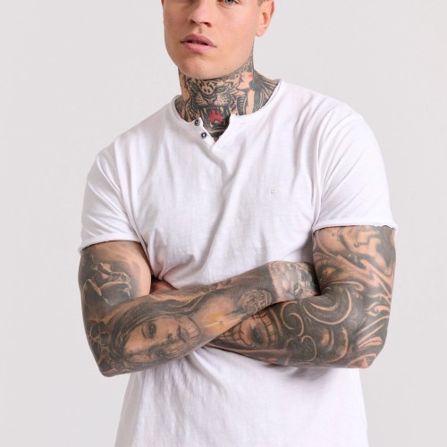 T-shirt με λαιμό henley και raw cuts - The essenti