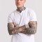 T-shirt με λαιμό henley και raw cuts - The essenti