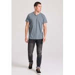 T-shirt με λαιμό henley και raw cuts - The essenti T-shirt με λαιμό henley και raw cuts - The essenti
