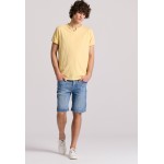 T-shirt με λαιμό henley και raw cuts - The essenti