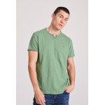 T-shirt με λαιμό henley και raw cuts - The essenti