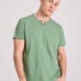 T-shirt με λαιμό henley και raw cuts - The essenti