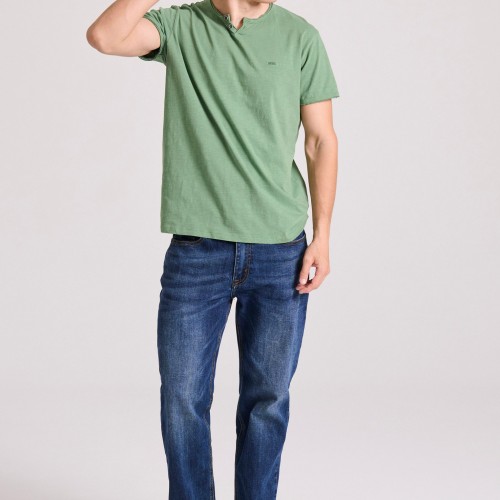 T-shirt με λαιμό henley και raw cuts - The essenti T-shirt με λαιμό henley και raw cuts - The essenti