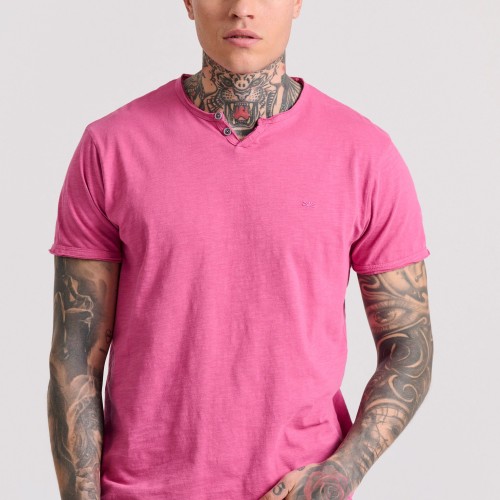 T-shirt με λαιμό henley και raw cuts - The essenti