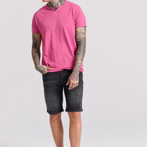 T-shirt με λαιμό henley και raw cuts - The essenti T-shirt με λαιμό henley και raw cuts - The essenti