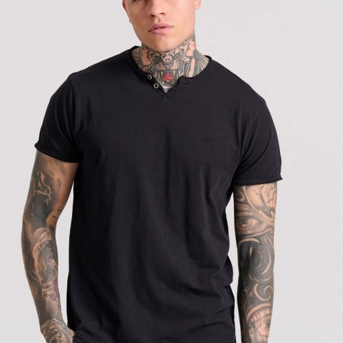 T-shirt με λαιμό henley και raw cuts - The essenti