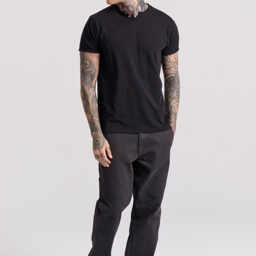 T-shirt με λαιμό henley και raw cuts - The essenti T-shirt με λαιμό henley και raw cuts - The essenti