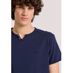 T-shirt με λαιμό henley και raw cuts - The essenti