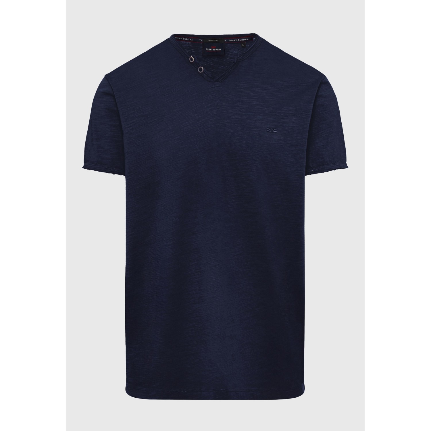 T-shirt με λαιμό henley και raw cuts - The essenti