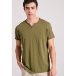 T-shirt με λαιμό henley και raw cuts - The essenti