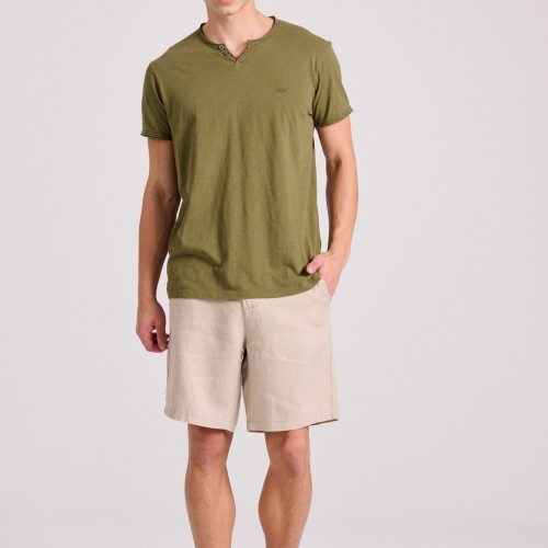 T-shirt με λαιμό henley και raw cuts - The essenti T-shirt με λαιμό henley και raw cuts - The essenti