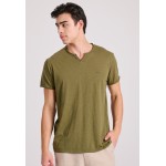 T-shirt με λαιμό henley και raw cuts - The essenti