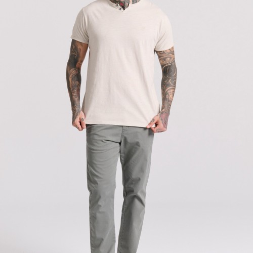 T-shirt με λαιμό henley και raw cuts - The essenti T-shirt με λαιμό henley και raw cuts - The essenti