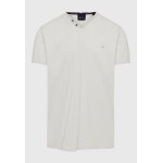 T-shirt με λαιμό henley και raw cuts - The essenti