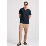 T-shirt με λαιμό henley και raw cuts - The essenti