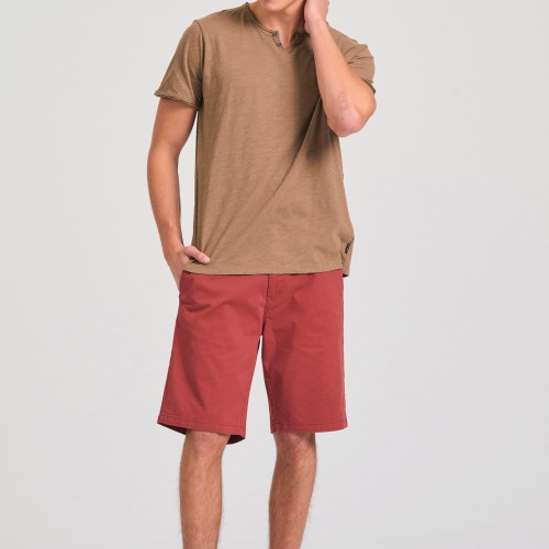 T-shirt με λαιμό henley και raw cuts - The essenti T-shirt με λαιμό henley και raw cuts - The essenti