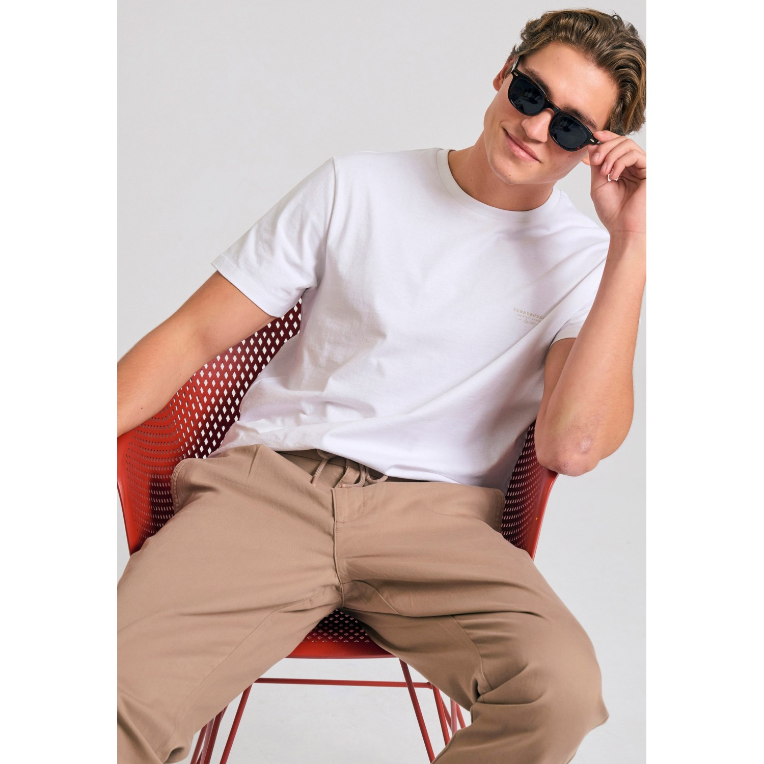 T-shirt με στρογγυλή λαιμόκοψη - The essentials
