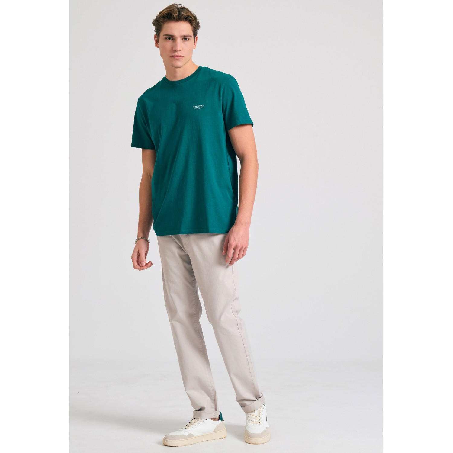 T-shirt με στρογγυλή λαιμόκοψη - The essentials