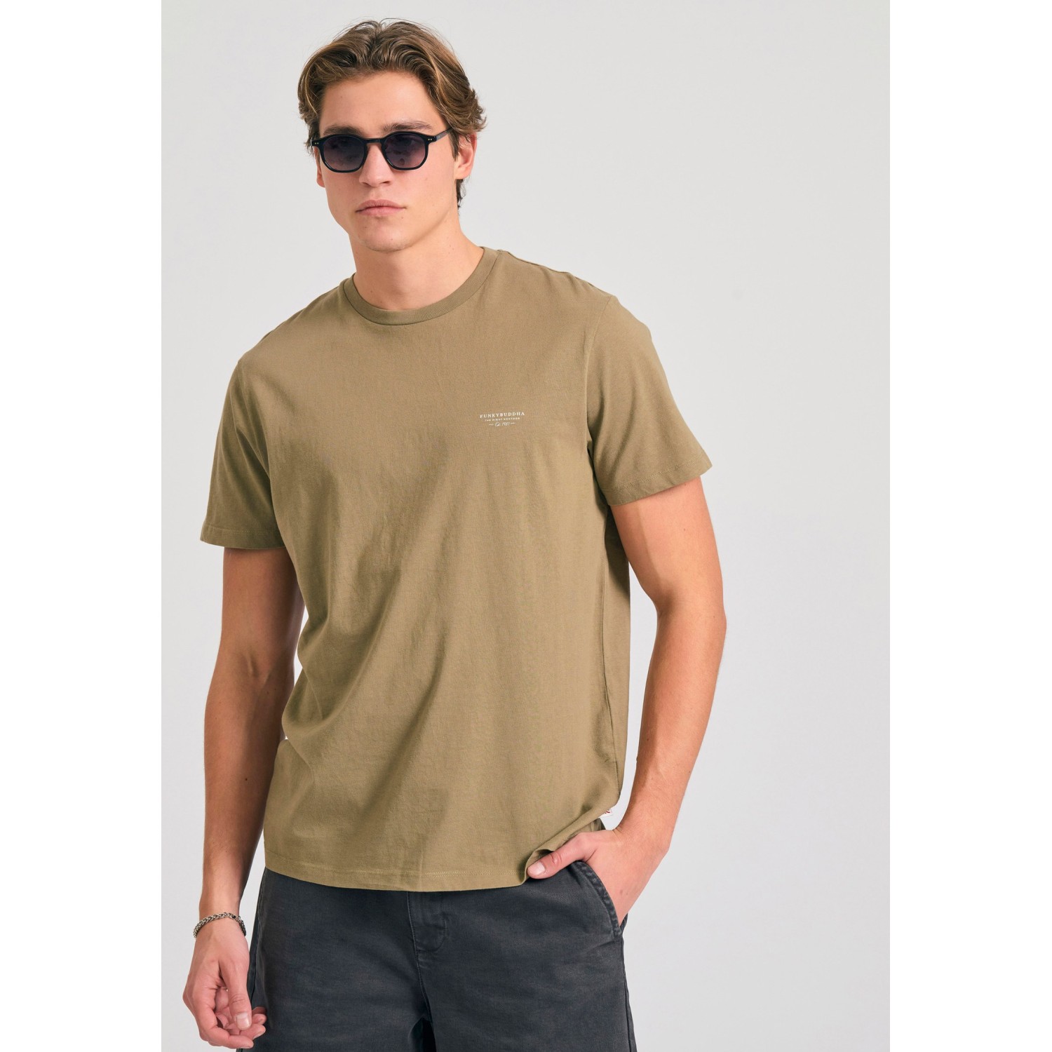 T-shirt με στρογγυλή λαιμόκοψη - The essentials