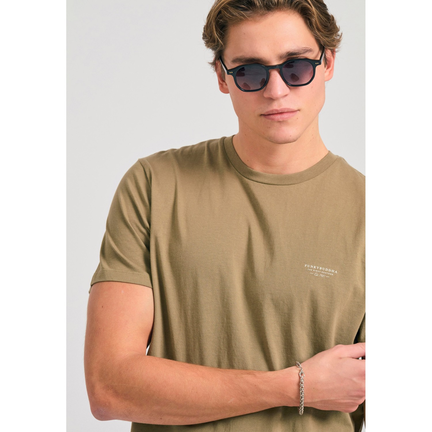 T-shirt με στρογγυλή λαιμόκοψη - The essentials