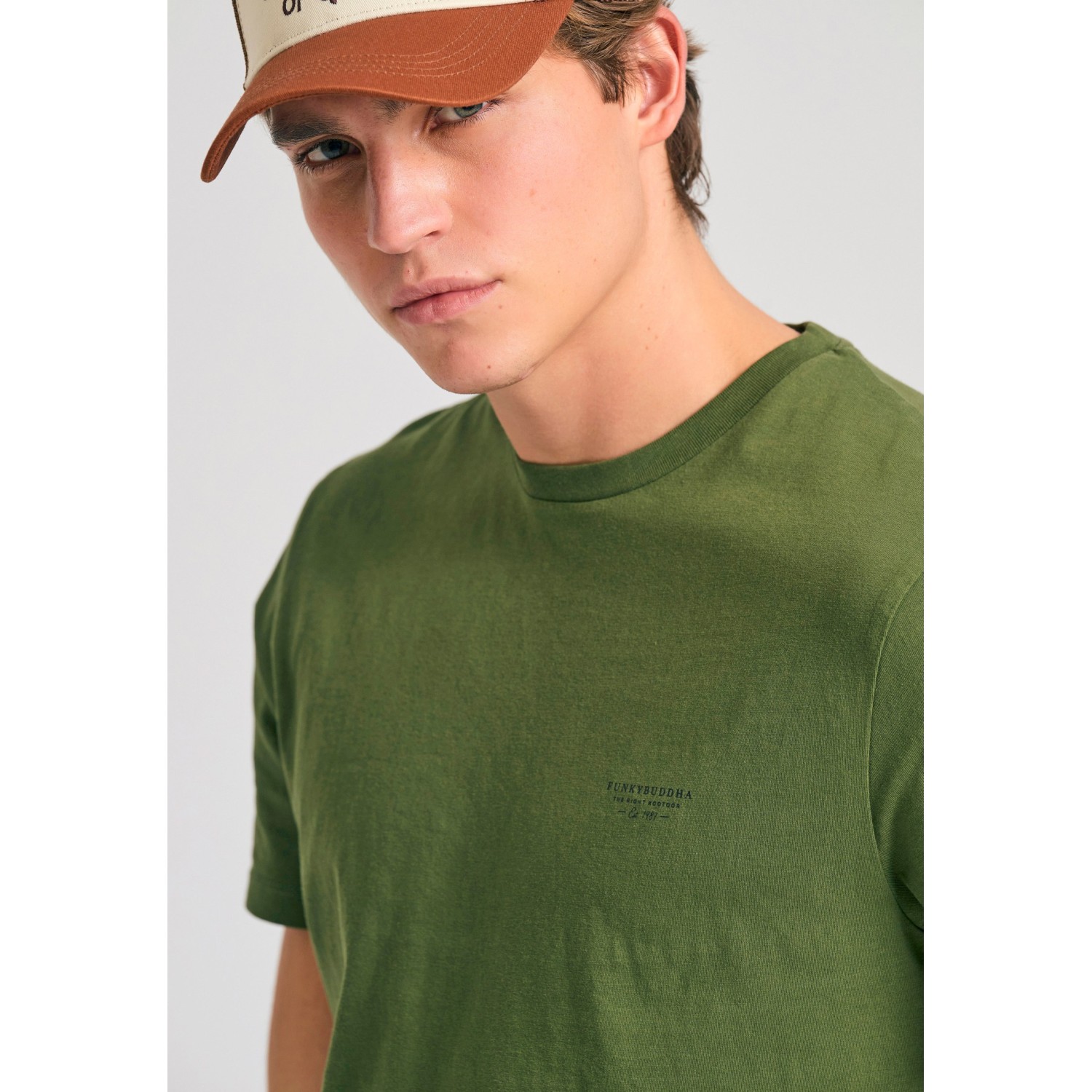 T-shirt με στρογγυλή λαιμόκοψη - The essentials