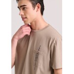 T-shirt με τύπωμα και τσέπη στο στήθος