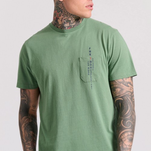 T-shirt με τύπωμα και τσέπη στο στήθος