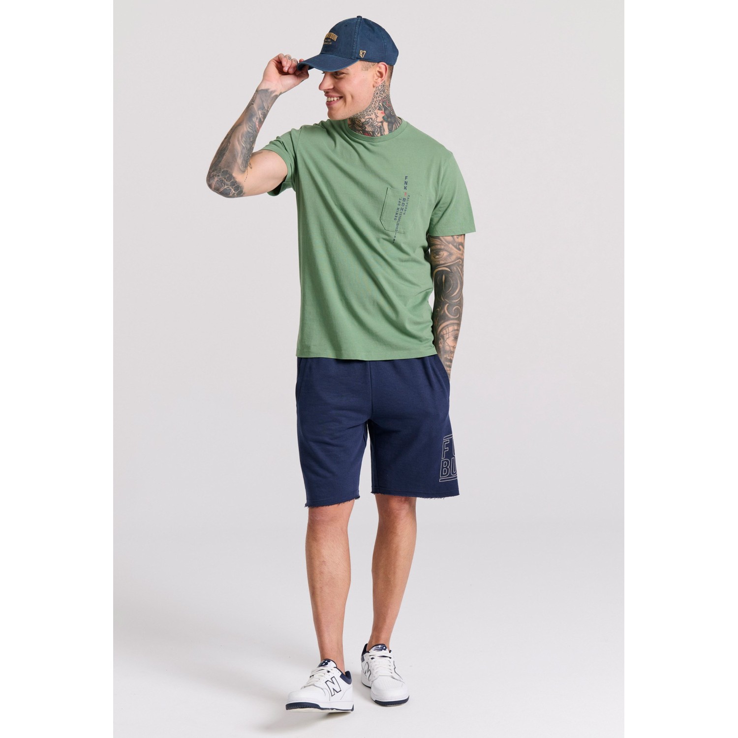 T-shirt με τύπωμα και τσέπη στο στήθος T-shirt με τύπωμα και τσέπη στο στήθος