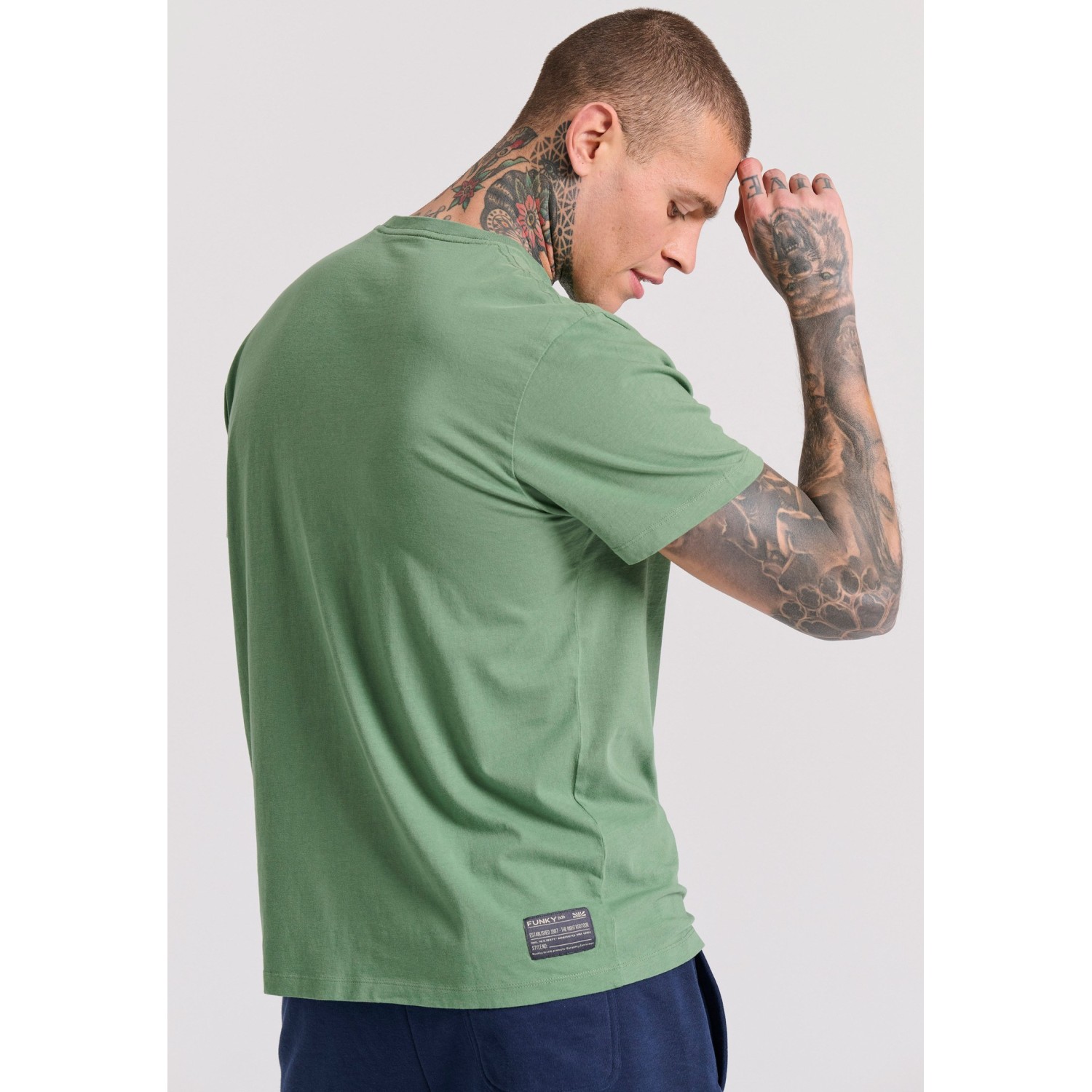 T-shirt με τύπωμα και τσέπη στο στήθος T-shirt με τύπωμα και τσέπη στο στήθος