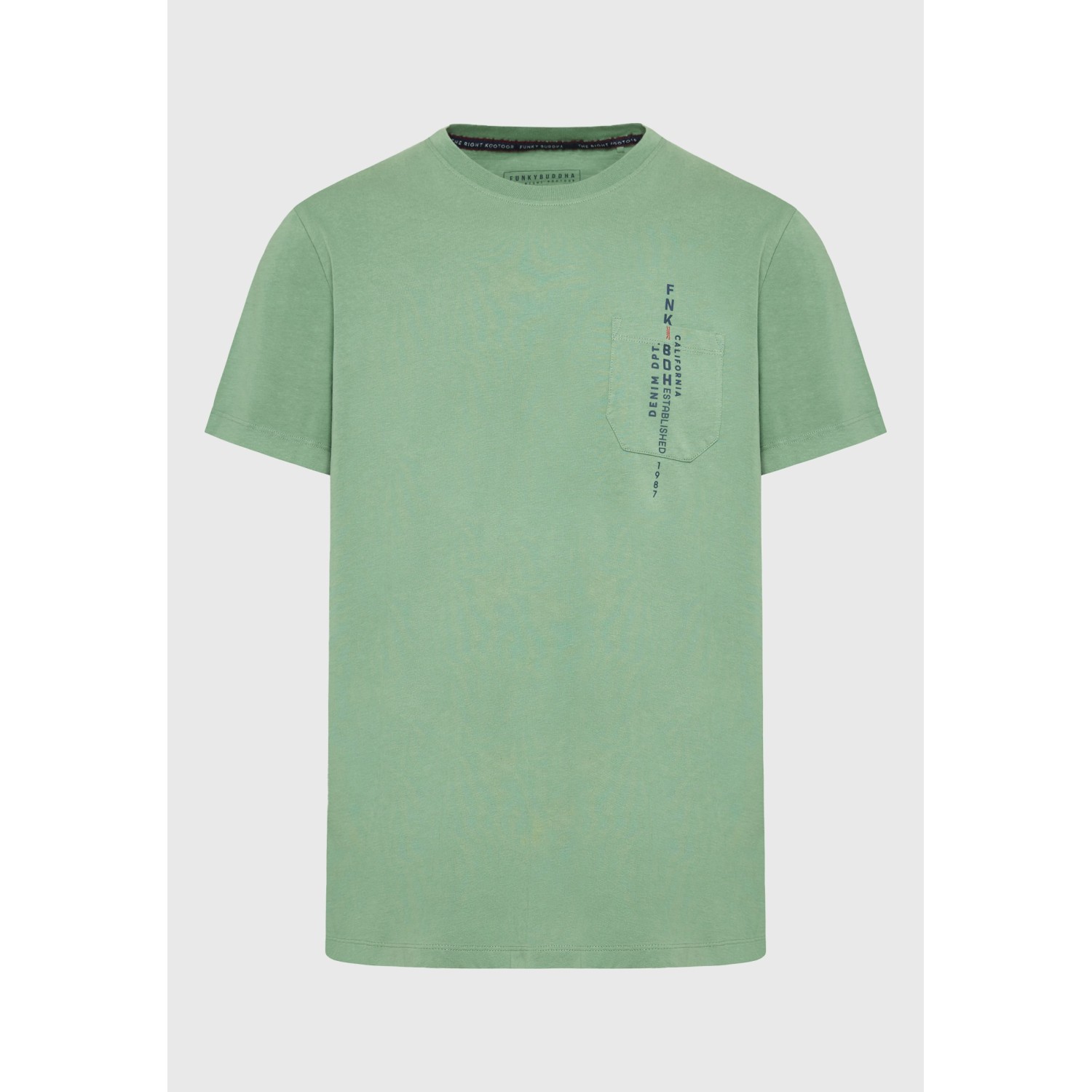 T-shirt με τύπωμα και τσέπη στο στήθος T-shirt με τύπωμα και τσέπη στο στήθος