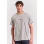 T-shirt με τύπωμα στο στήθος