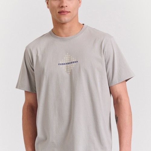 T-shirt με τύπωμα στο στήθος