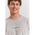 T-shirt με τύπωμα στο στήθος