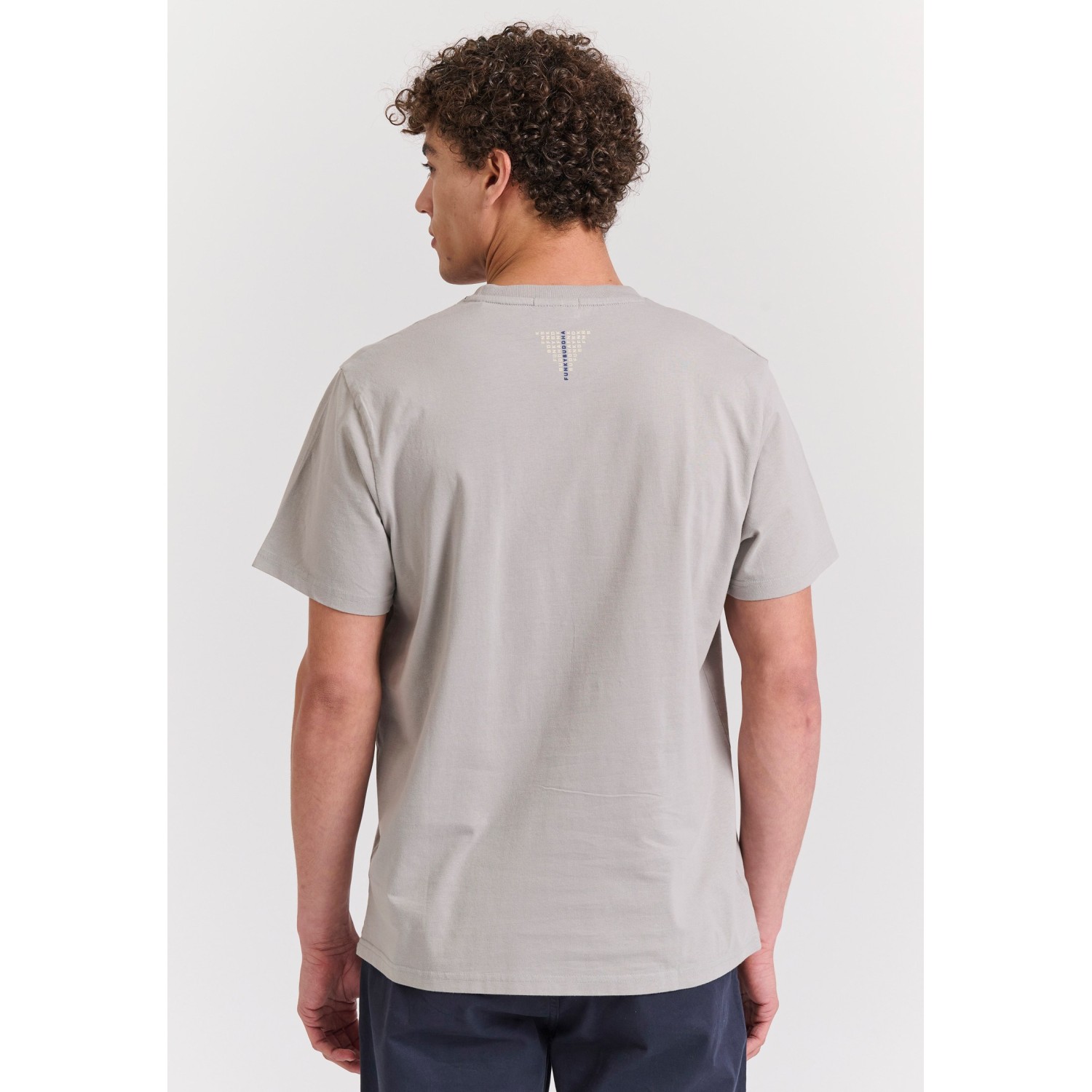T-shirt με τύπωμα στο στήθος