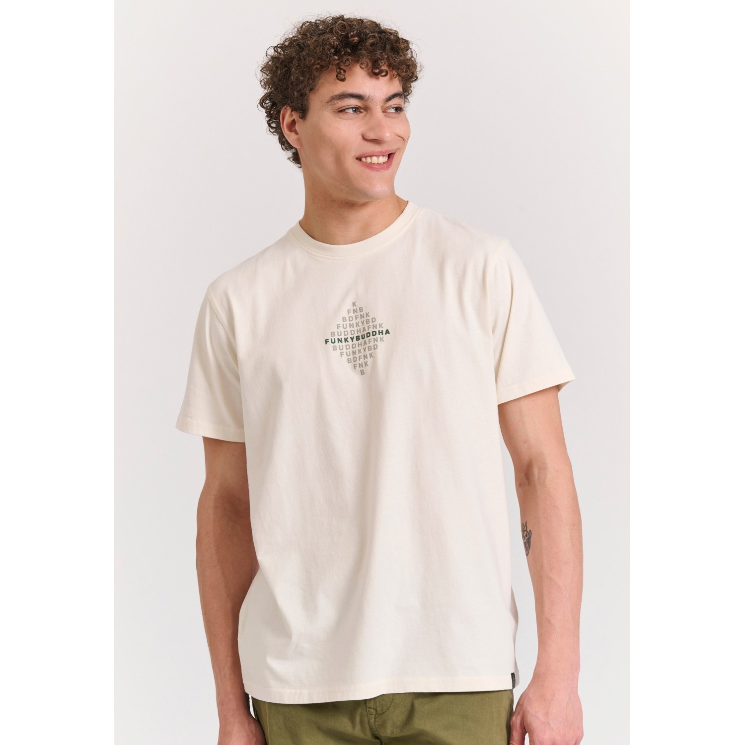 T-shirt με τύπωμα στο στήθος