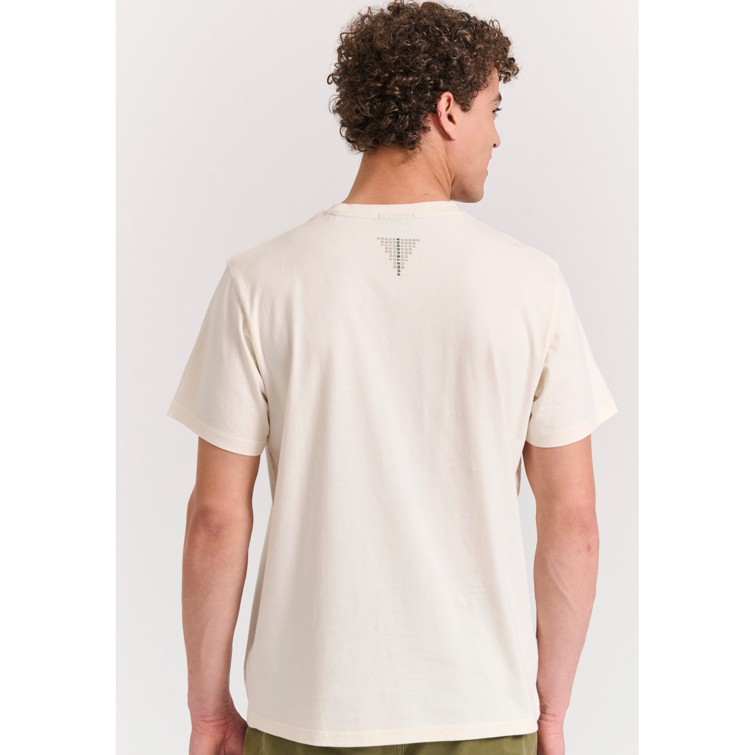 T-shirt με τύπωμα στο στήθος