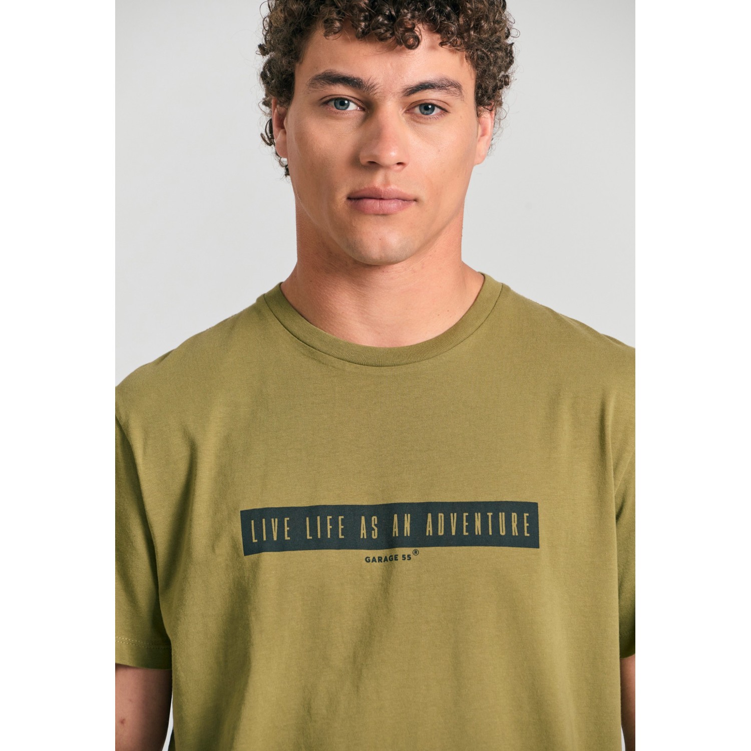 T-shirt με τύπωμα στο στήθος Garage 55.