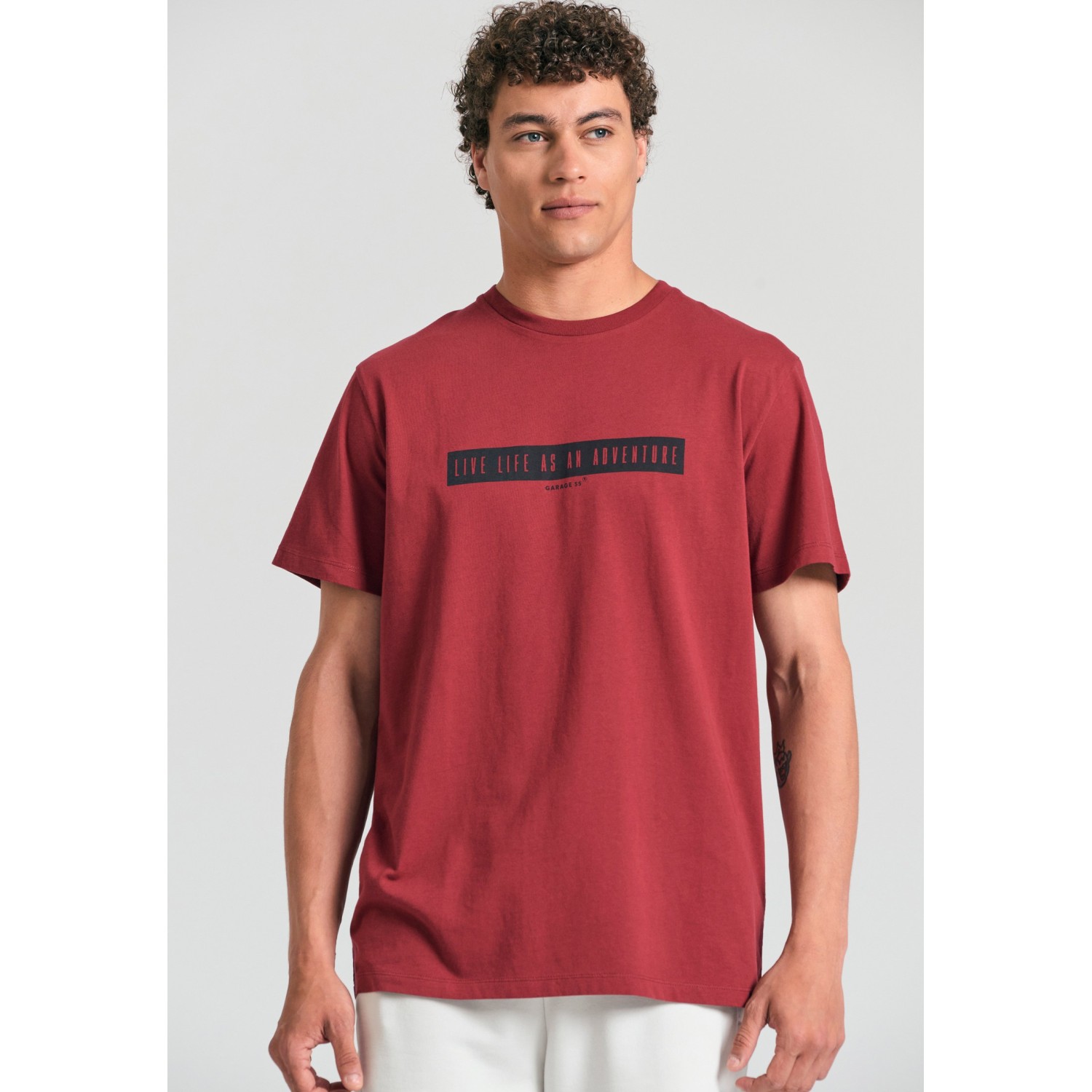 T-shirt με τύπωμα στο στήθος Garage 55.