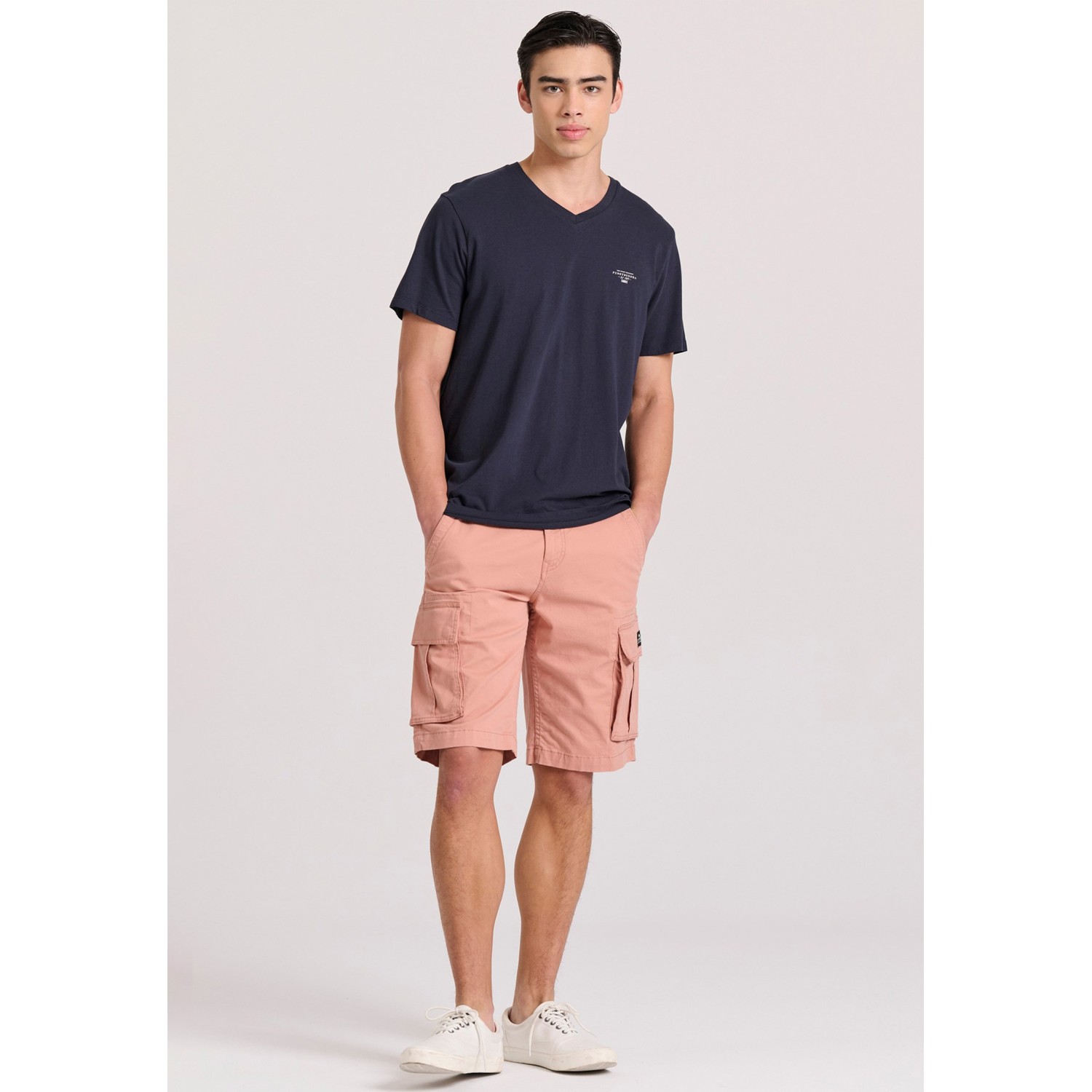 V-neck t-shirt με logo στο στήθος