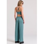 Wide leg fit ολόσωμη φόρμα με πλαϊνά ανοίγματα Wide leg fit ολόσωμη φόρμα με πλαϊνά ανοίγματα