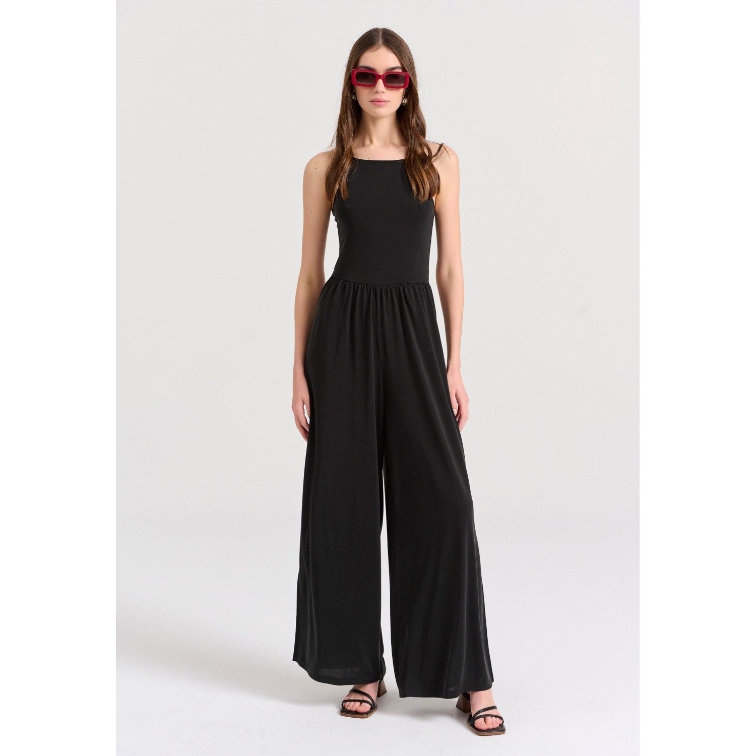Wide leg fit ολόσωμη φόρμα με πλαϊνά ανοίγματα