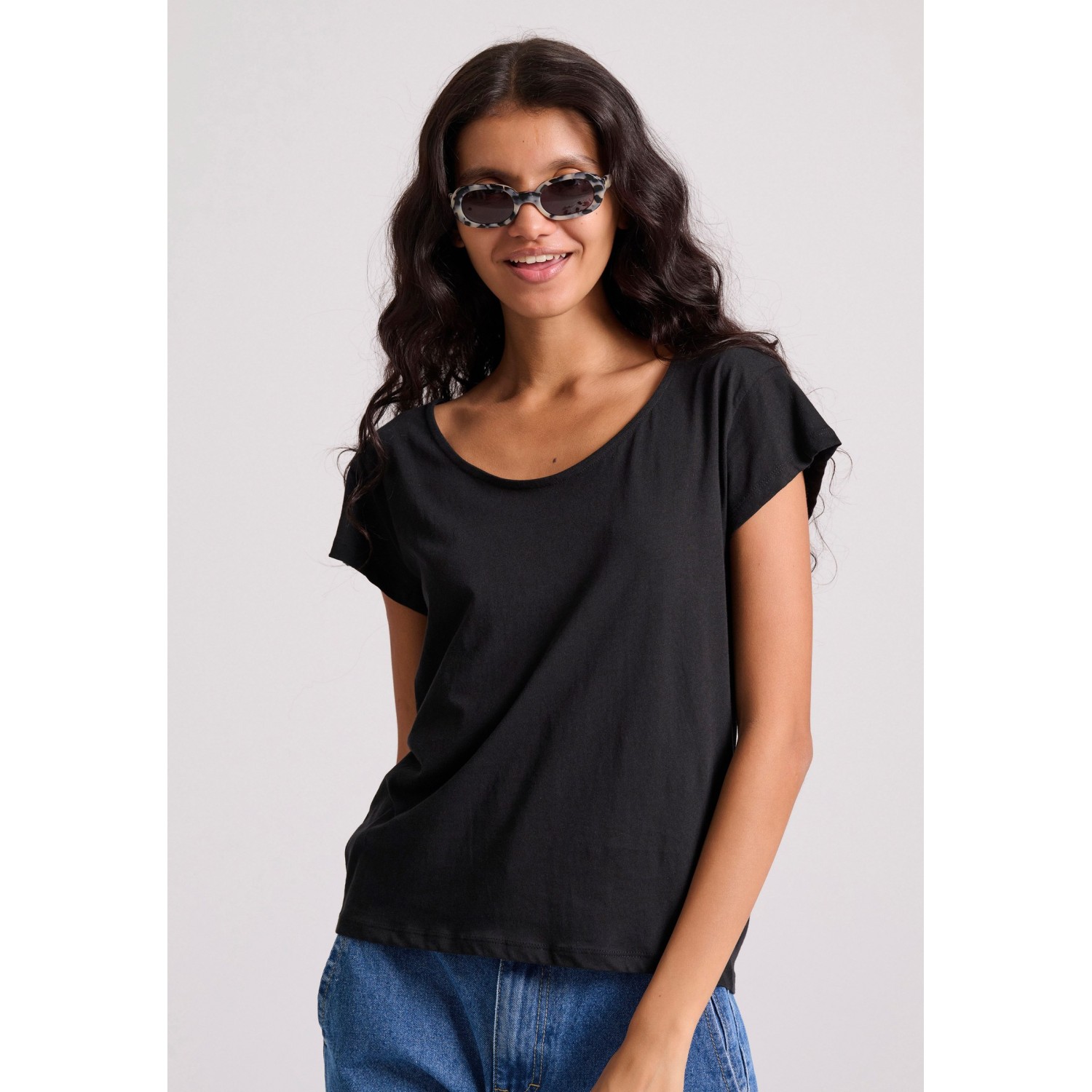 Βαμβακερό t-shirt με στρογγυλή λαιμόκοψη