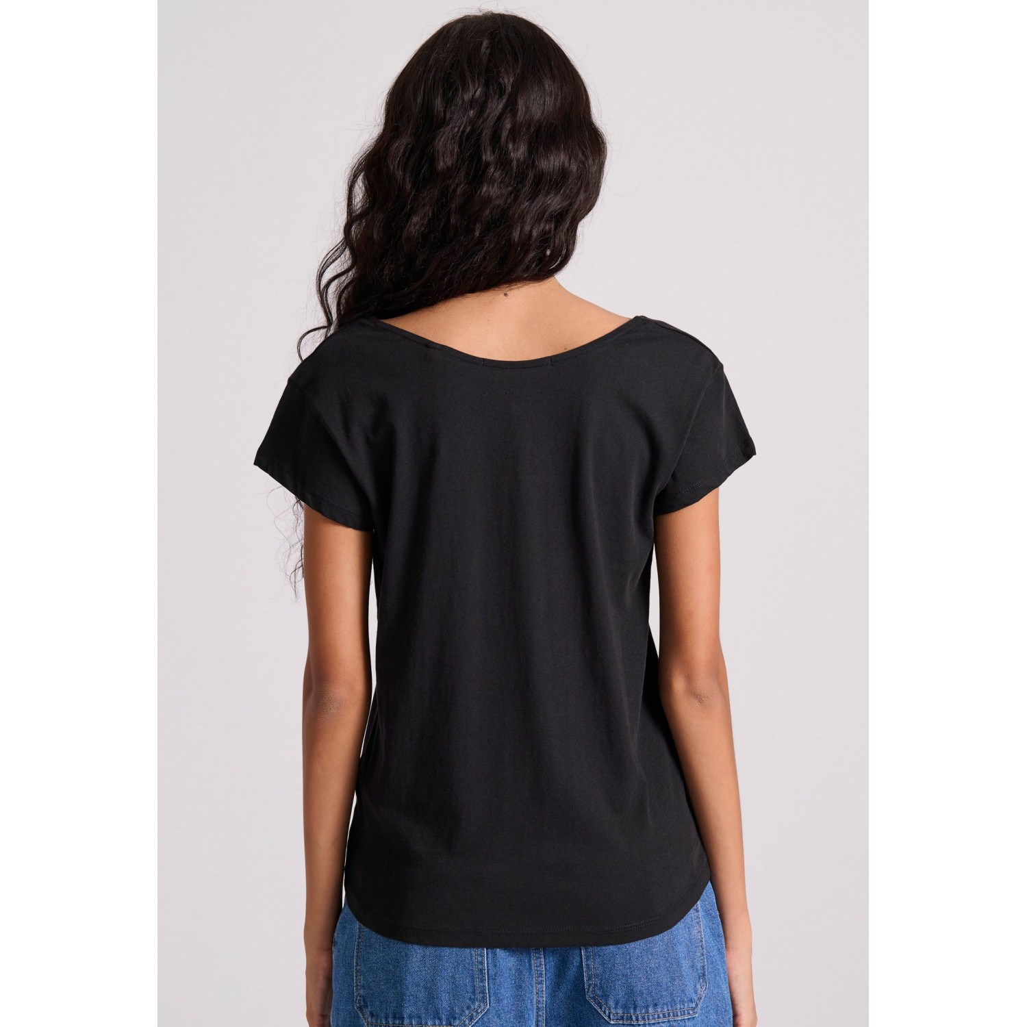 Βαμβακερό t-shirt με στρογγυλή λαιμόκοψη