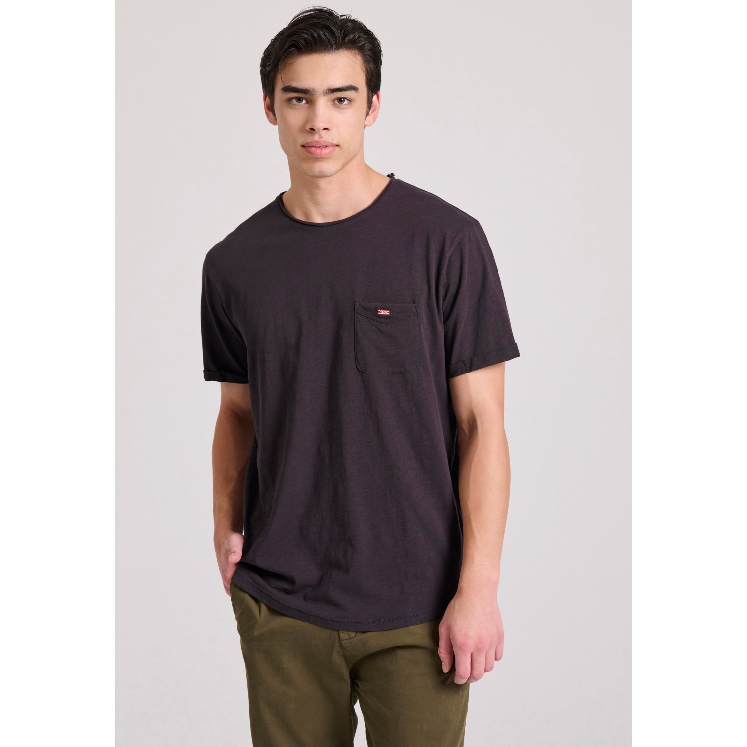 Βαμβακερό t-shirt με τσέπη στο στήθος