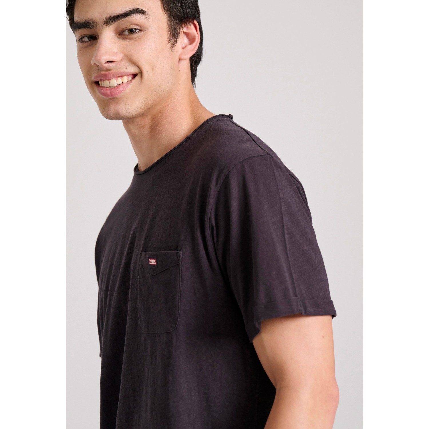 Βαμβακερό t-shirt με τσέπη στο στήθος