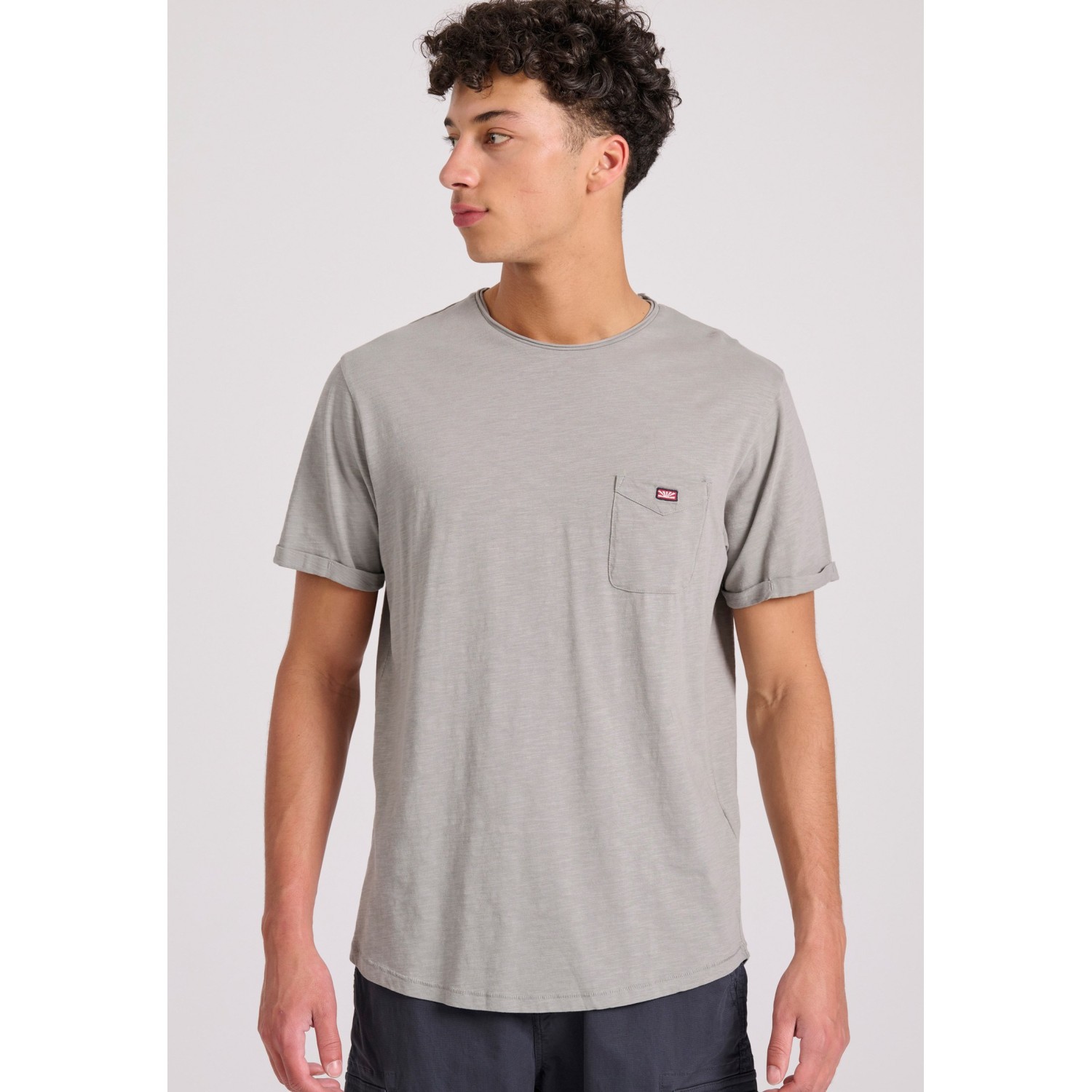 Βαμβακερό t-shirt με τσέπη στο στήθος