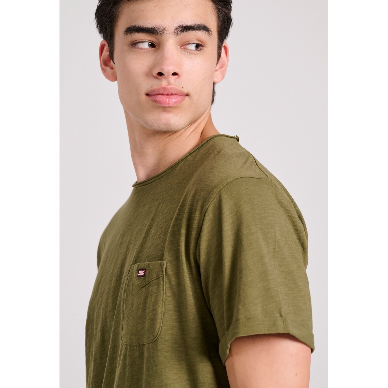 Βαμβακερό t-shirt με τσέπη στο στήθος Βαμβακερό t-shirt με τσέπη στο στήθος