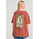 Γυναικείο loose fit t-shirt με exotic τύπωμα στην