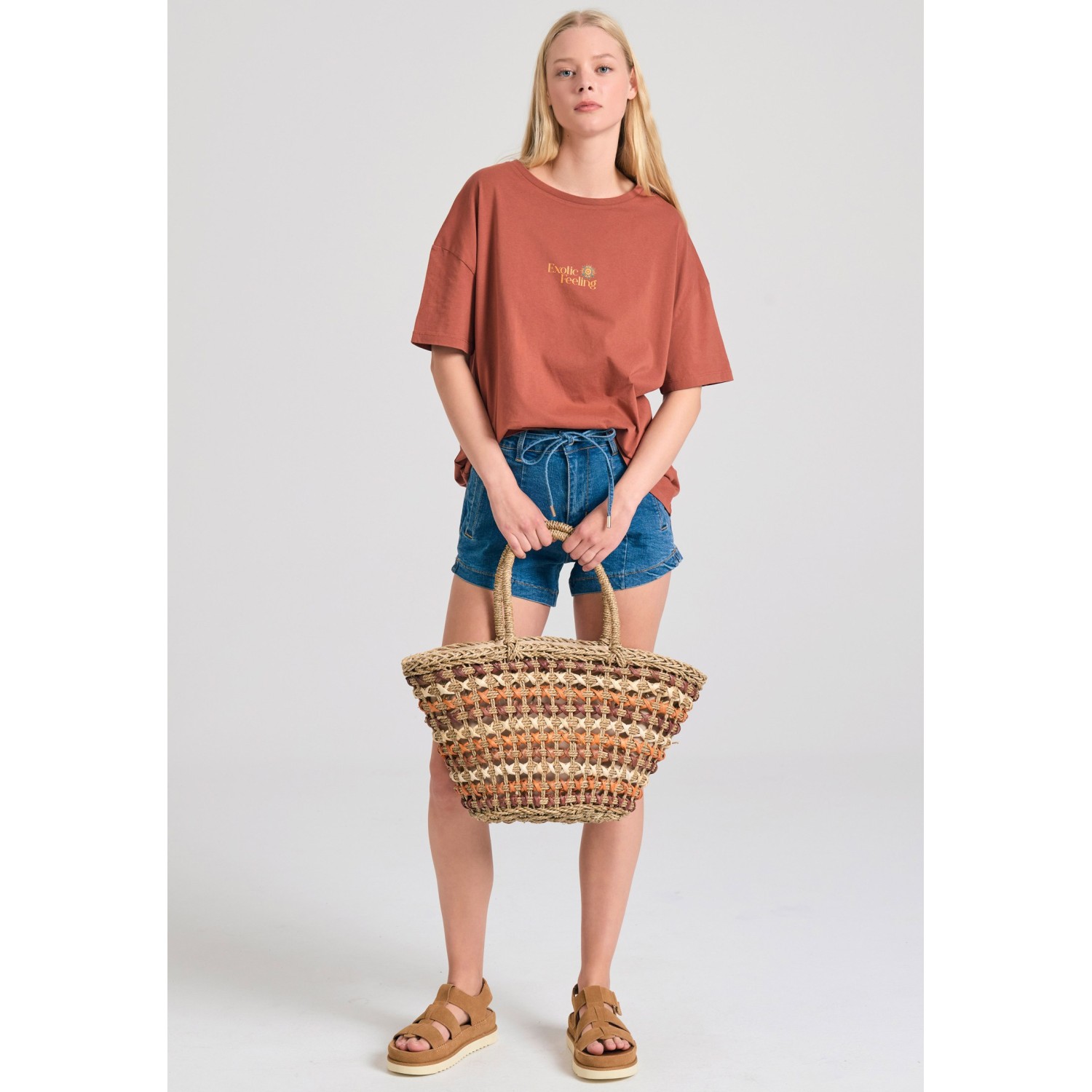 Γυναικείο loose fit t-shirt με exotic τύπωμα στην