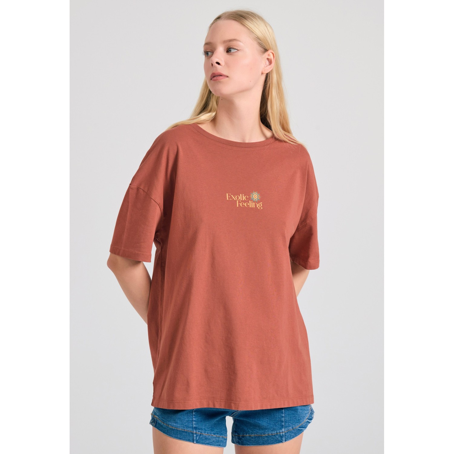 Γυναικείο loose fit t-shirt με exotic τύπωμα στην
